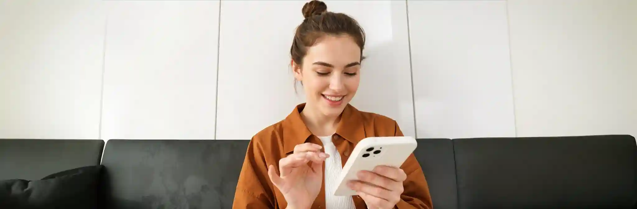 Cliente sendo atendida por chatbots