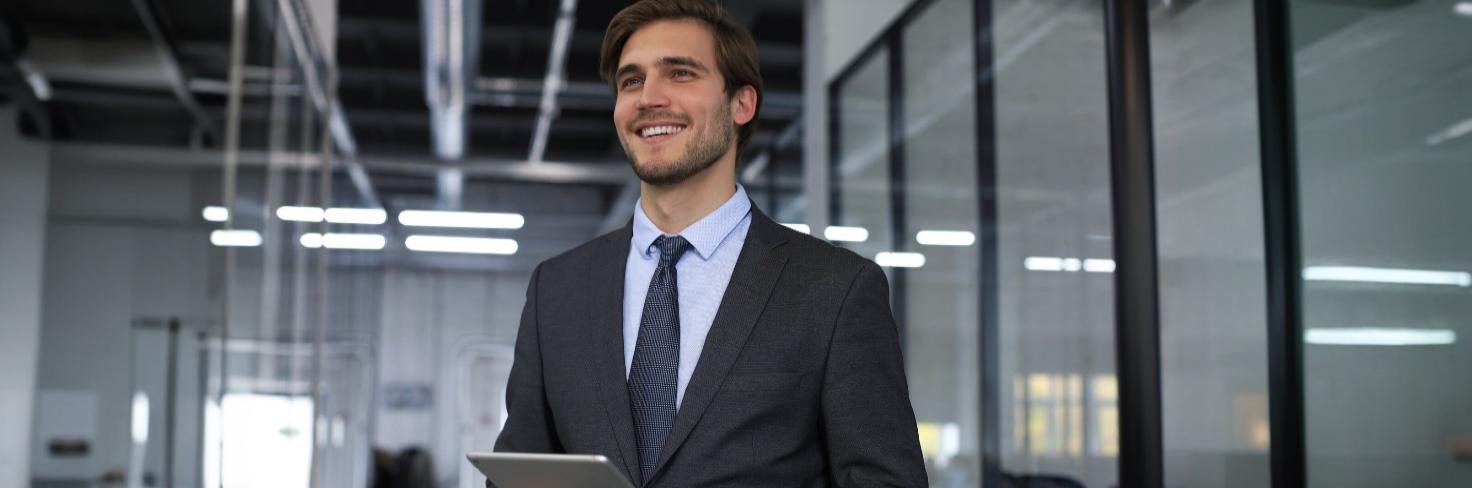 Profissional aprendendo a se destacar no mercado da consultoria contábil